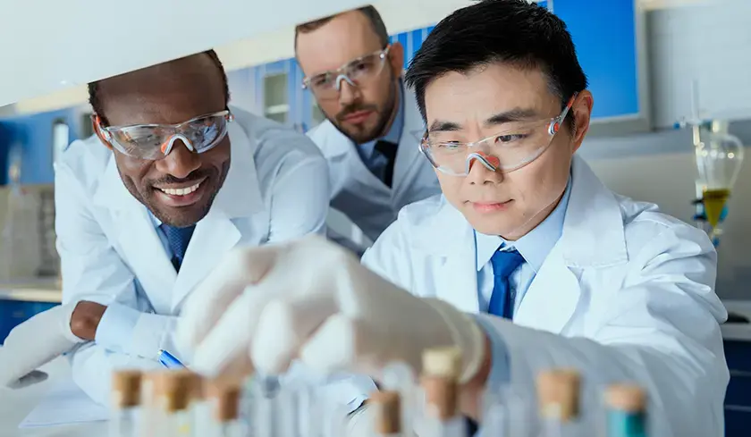 Life science lab tech image